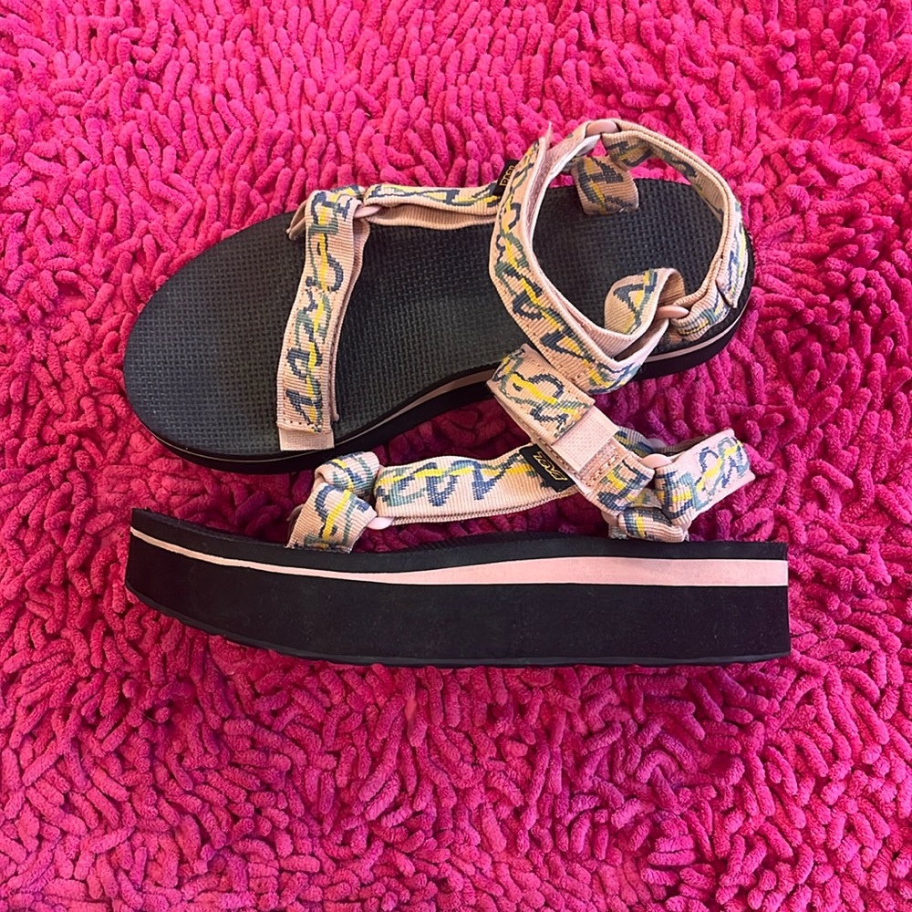 Teva’s platform women’s shoe